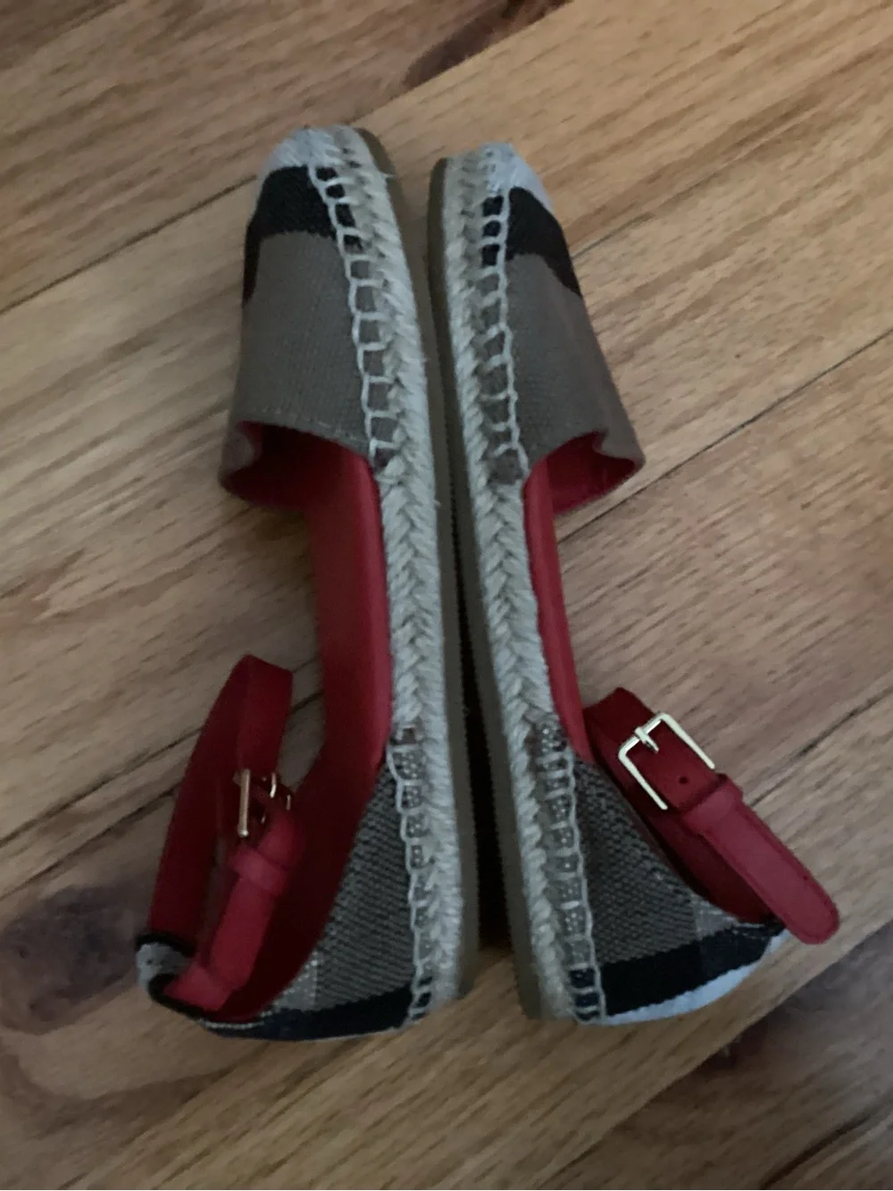 Burberry girls sandals
